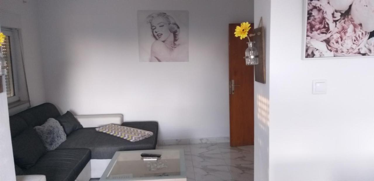 Apartman Zvoncica Vrsi Buitenkant foto